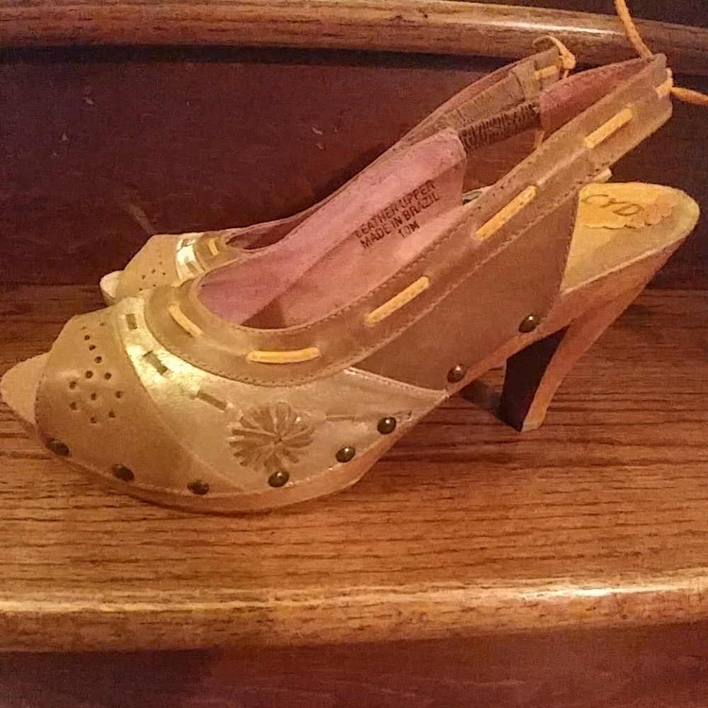 Cydney Mandel handmade leather clog, brand new